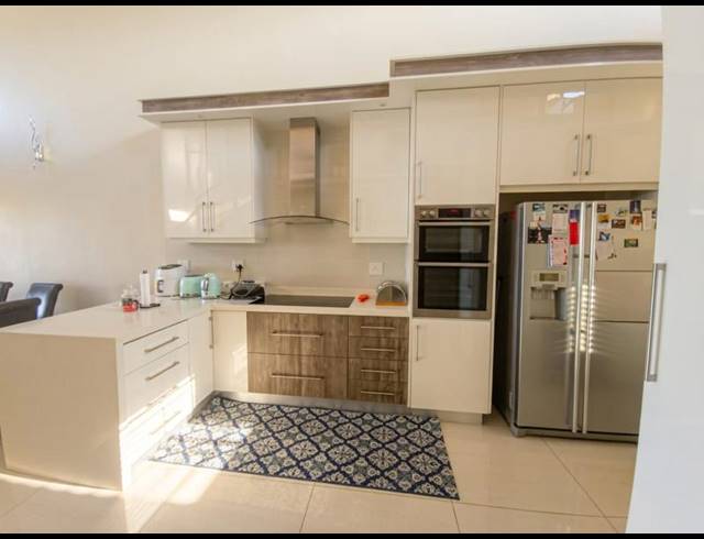 5 BEDROOM PROPERTY TO RENT IN UMHLANGA ROCKS
